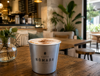 Café servido en vaso de aluminio personalizado Café servido en vaso de aluminio personalizado
